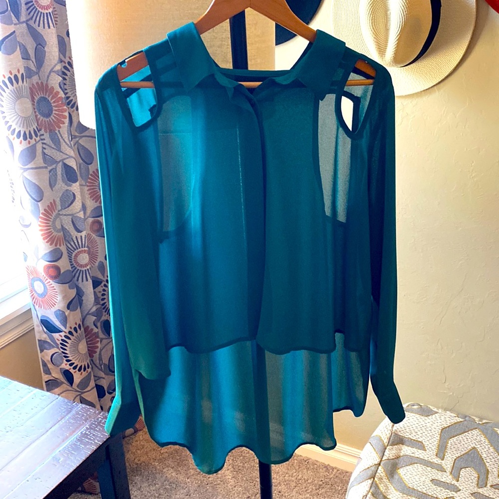Women’s long sleeved top.